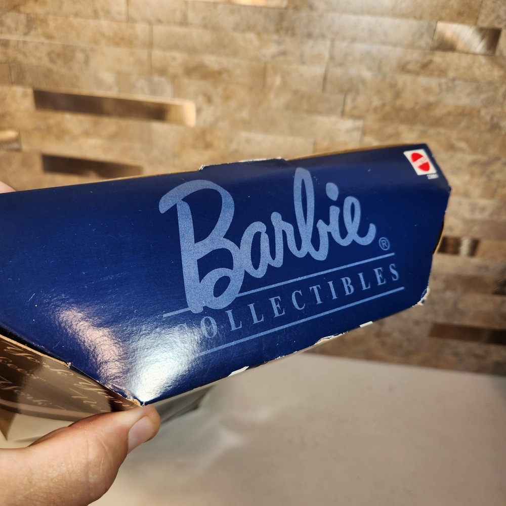 Mattel New York Yankees Barbie Collectibles 1999 MLB Edition Doll 23881 NEW - Picture 7 of 10
